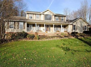 18858 White Oak Dr, Chagrin Falls, OH 44023