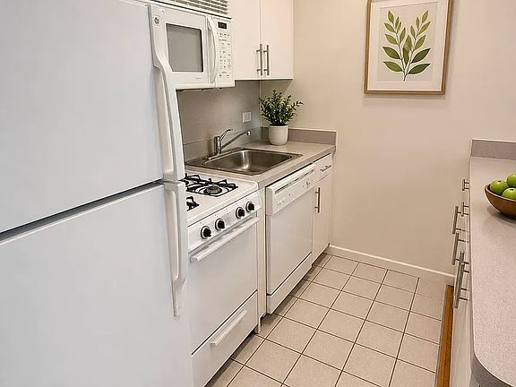 2nd image of 1470 1st Ave APT 8H