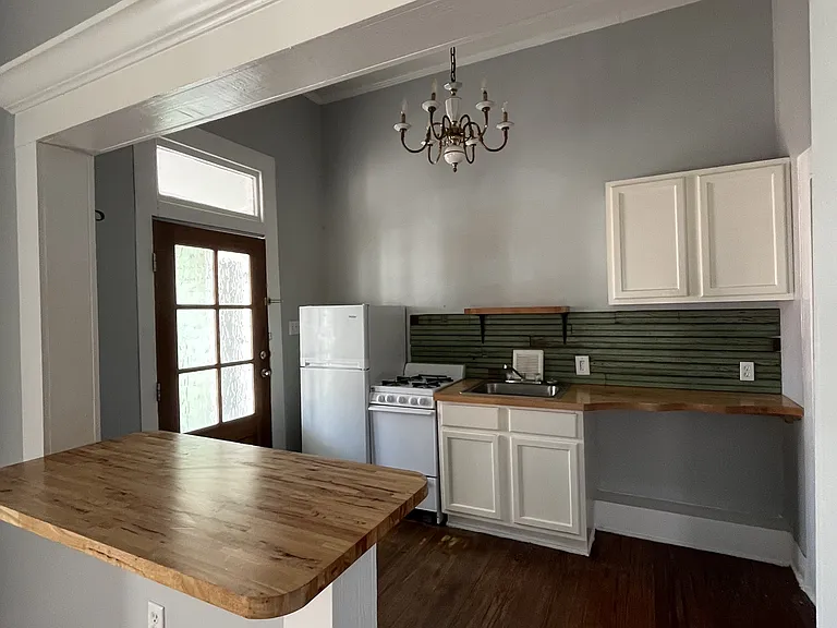 104 N 11th Ave #B — Photo 2