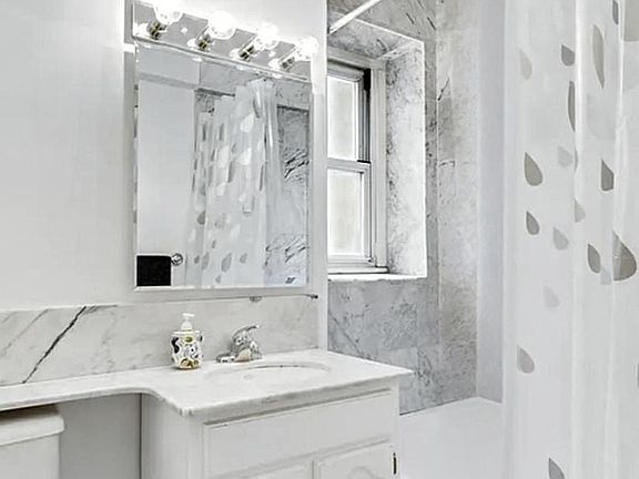 5th image of 159 W 53rd St APT 24A