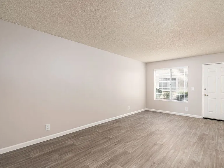 Sierra Canyon Apartments — Photo 14