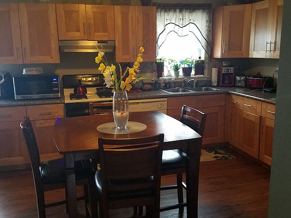 2nd image of 98 N Welles Ave