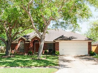 4423 W Thunderwood Cir, Fresno, TX 77545