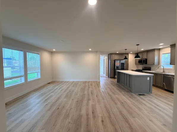 23649 W Lakepoint Dr #168, Channahon, IL 60410