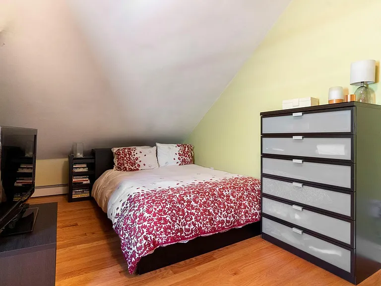 224 W 5th St #2 — Photo 11