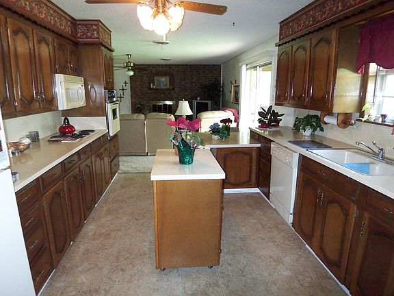 5th image of 208 Redwood Ln