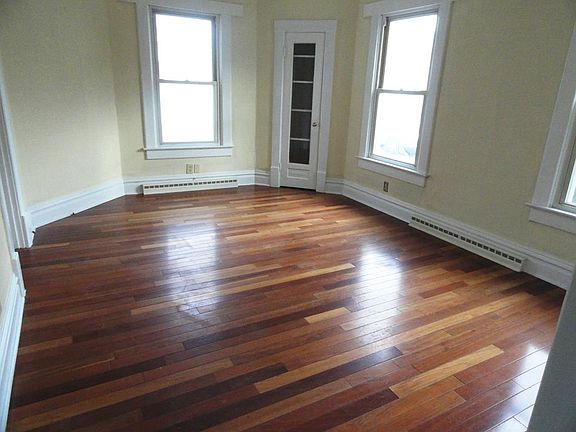 5th image of 624 Girard Ave