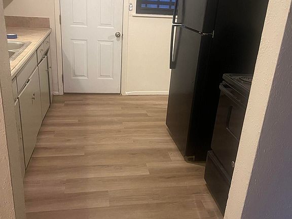 4th image of 1813 W Feather Ave