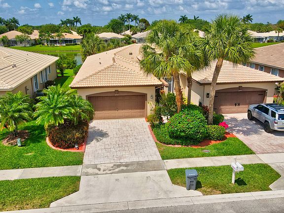 2nd image of 10753 Royal Caribbean Cir