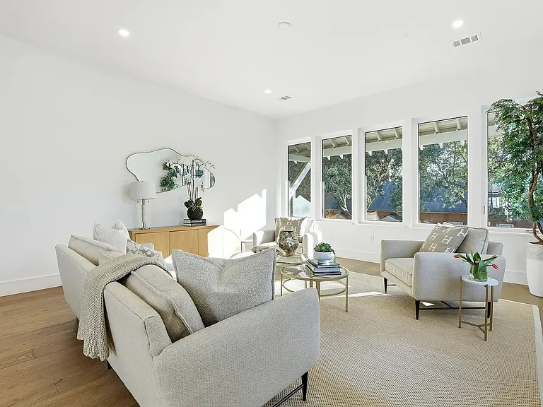 Luxury New Construction Rental Near Starland, SCAD & Ardsley Park with Garage and Private Courtyard — Photo 36