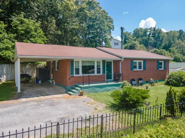 313 McArthur St, Galax, VA 24333