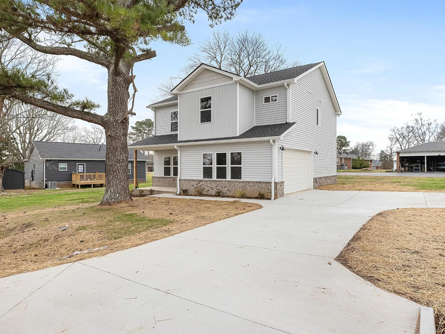 4 bed, 2.5 bath, 2250 sqft, $2,800 — Photo 3
