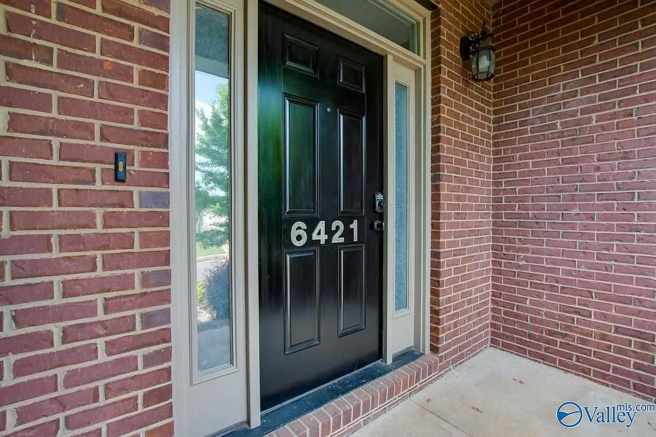3 bed, 2.5 bath, 1986 sqft, $2,695 — Photo 2