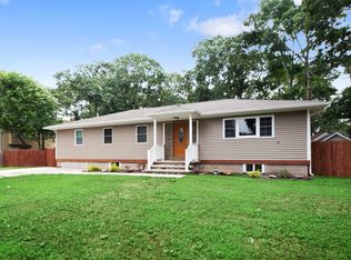 75 Wood Ave, Mastic, NY 11950