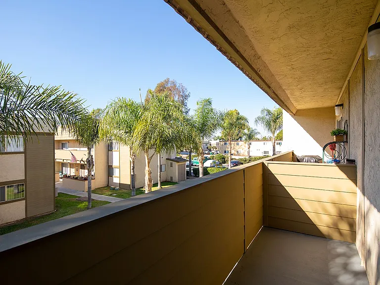 Royal Village Apartments — Photo 33