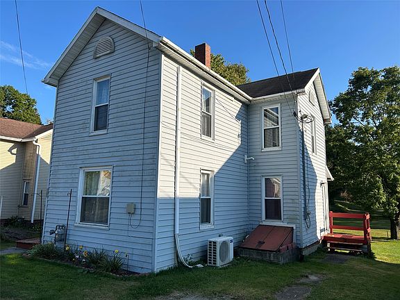 3rd image of 126 E Erie St