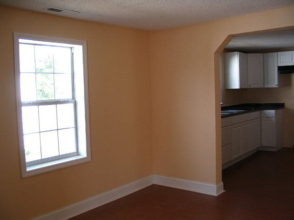 4th image of 928 Avenue C