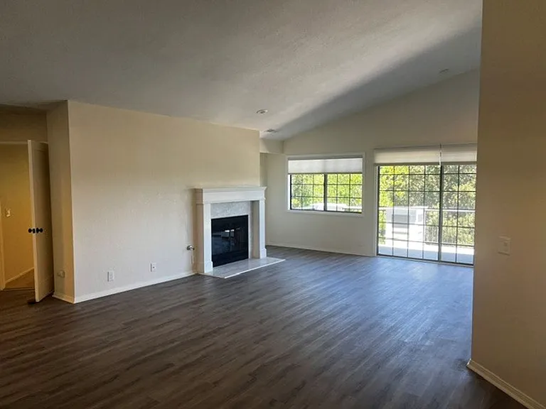 736 Hillside Dr — Photo 8