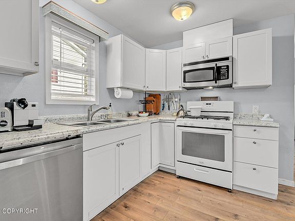 5th image of 8301 Spruce St