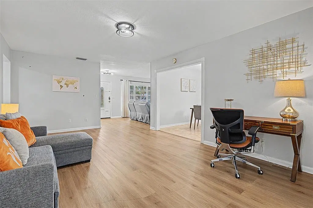 3 bed, 2.0 bath, 1561 sqft, $4,700 — Photo 4