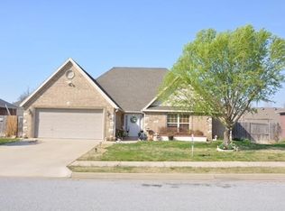 186 Chip Dr, Springdale, AR 72764