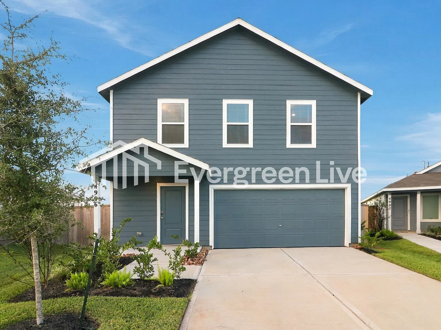 4 bed, 2.5 bath, 1954 sqft, $1,895 — Photo 1