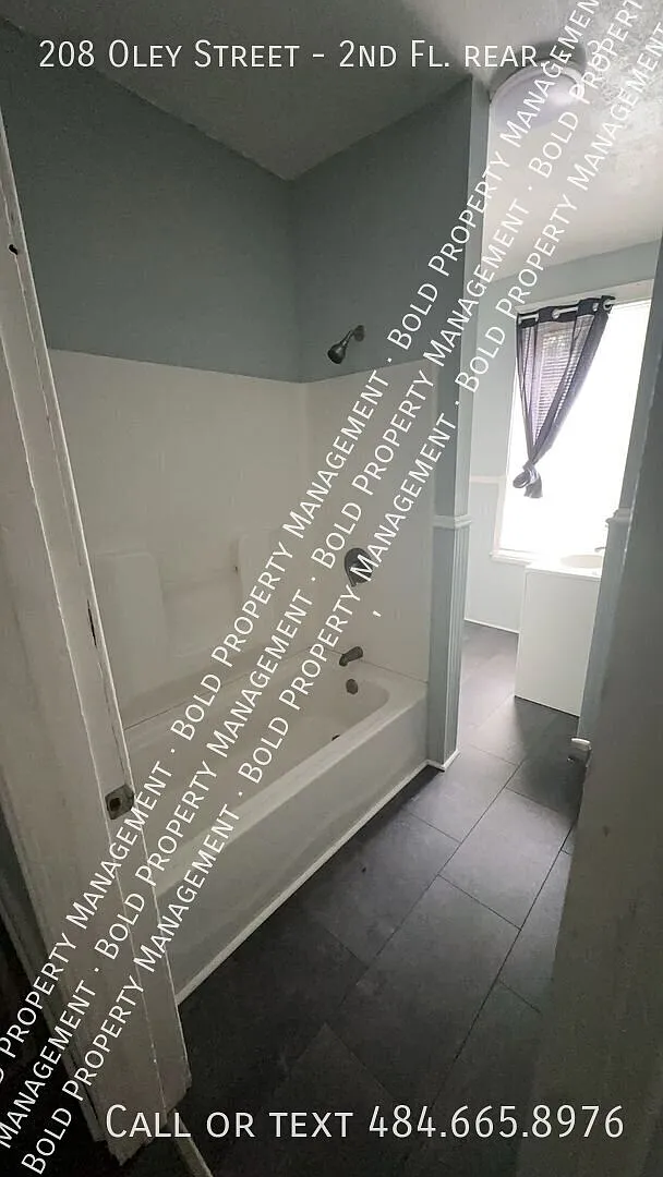 1 Bedroom Apartment. — Photo 2