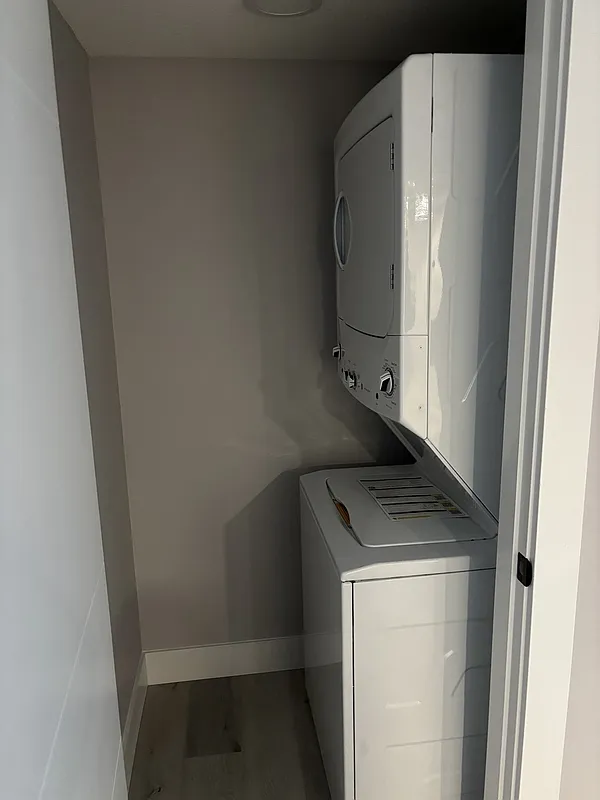 2 bed, 1.0 bath, $1,300 — Photo 3