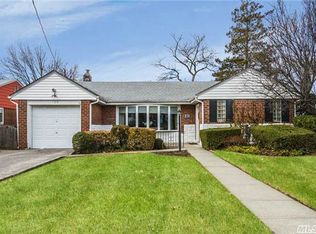 108 Piccadilly Downs, Valley Stream, NY 11581