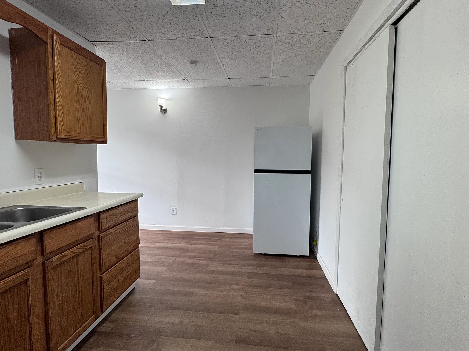 3 bed, 2000 sqft, $1,650 — Photo 2