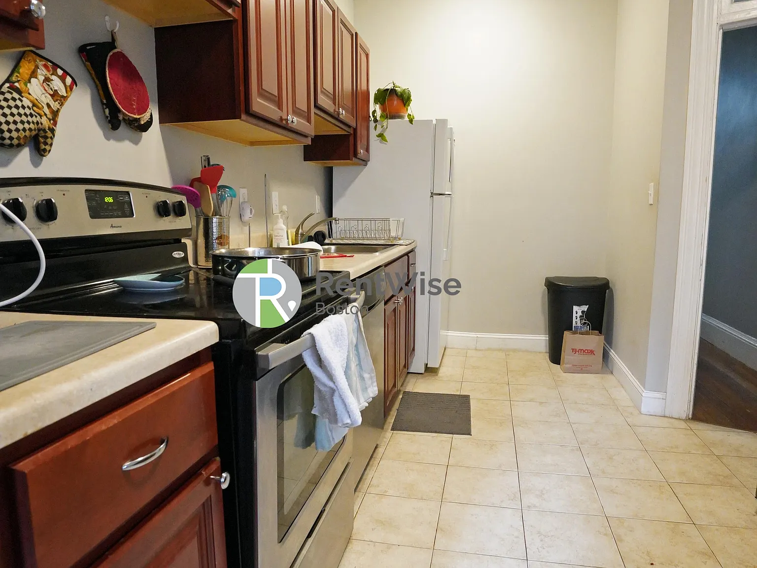 1 bed, 550 sqft, $2,450 — Photo 3