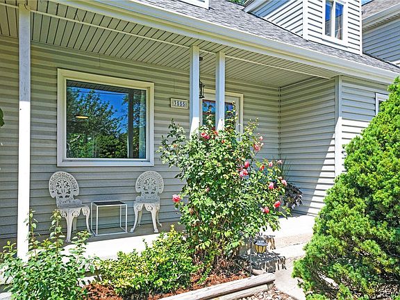 4th image of 3555 Estes Street