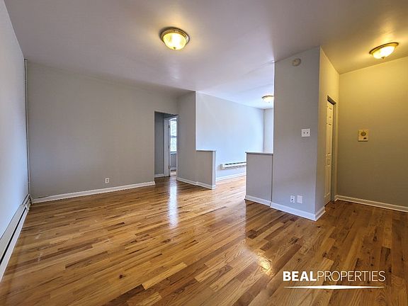 4th image of 3722.5 N Pine Grove Ave #3722X-2