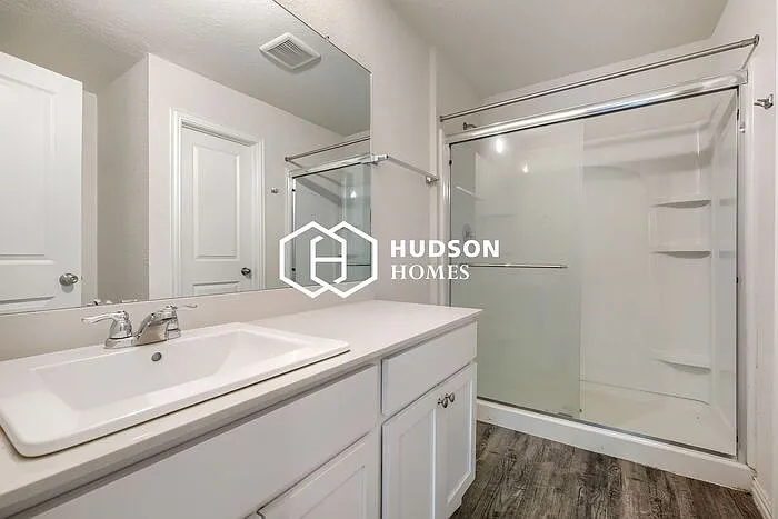 223 W Baxter St — Photo 10