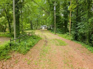 3938 Paradise Point Rd, Hayes, VA 23072