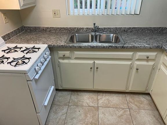 4th image of 1540 E Canfield Ln APT 14