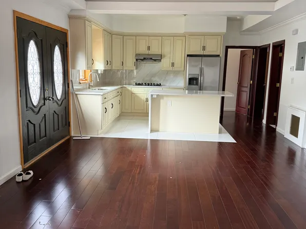 (undisclosed Address), Fresh Meadows, NY 11366