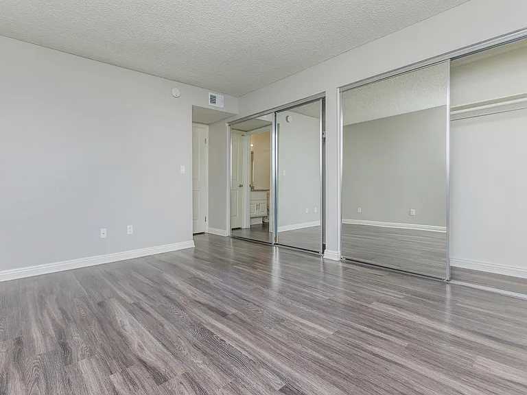 Villa La Paz Apartment Homes — Photo 44