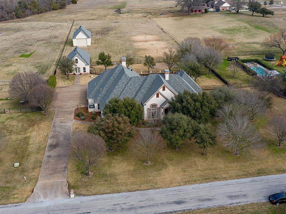 1st image of 122 Waggoner Ct