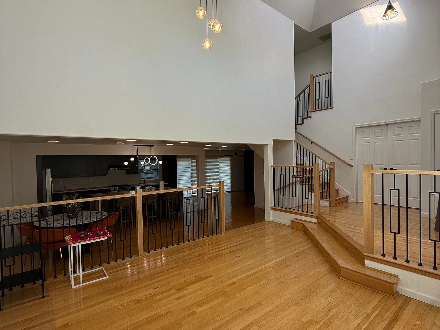 Spacious & Beautiful Fairview Home on a Quiet Cul-de-Sac | 4 Bed, 3 Bath + Large Yard — Photo 2