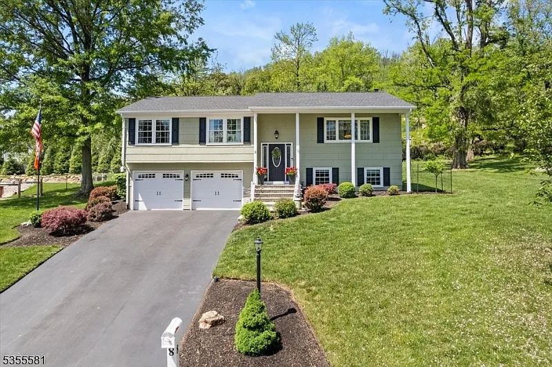 8 Woodland Terrace photo 1