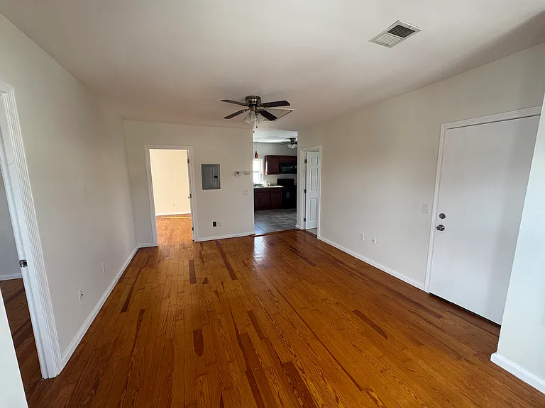179 Raymond St #3 — Photo 2