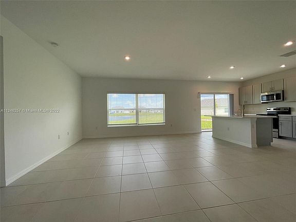 4th image of 205 Aquamarine Ln