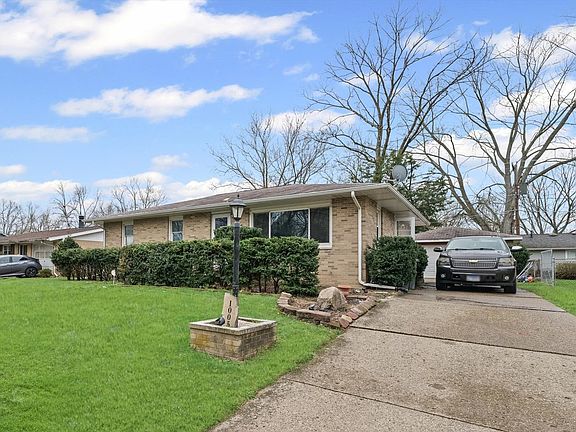 2nd image of 1005 S Country Squire Dr