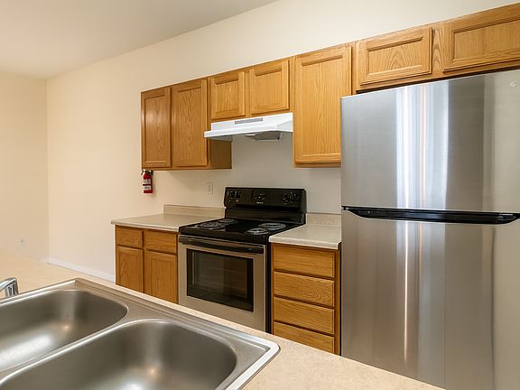 2nd image of 6310 Oak St APT 205