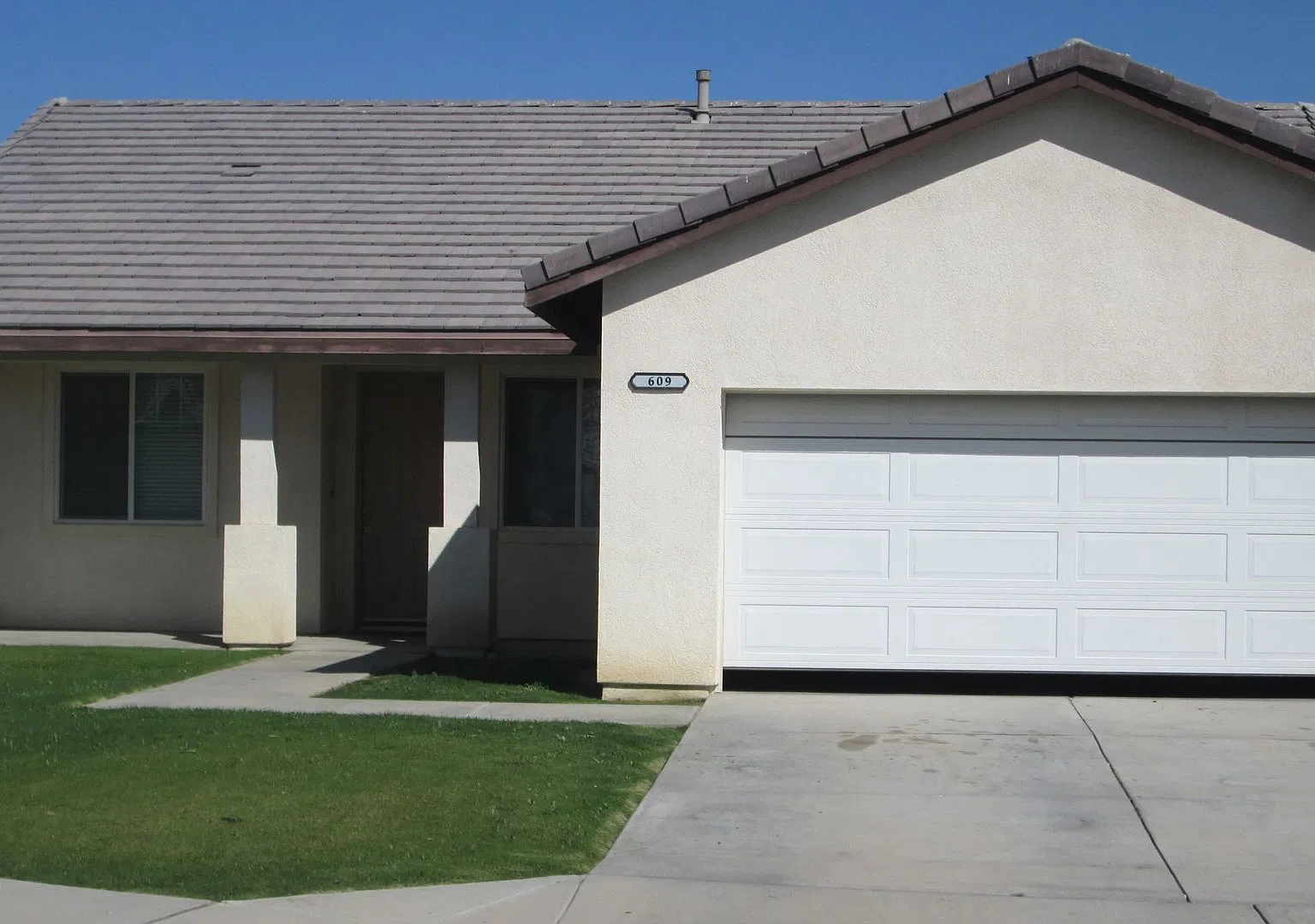 Imperial 4 Bed 2 Car 2 Bath - Available Soon ! — Photo 1