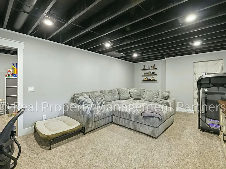 11425 Prairie Ave — Photo 29
