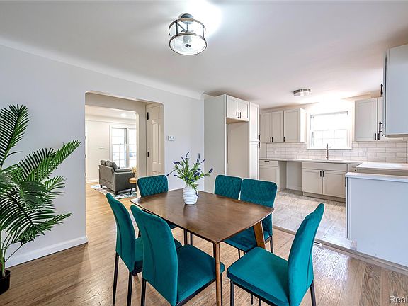 3rd image of 10425 Elgin Ave