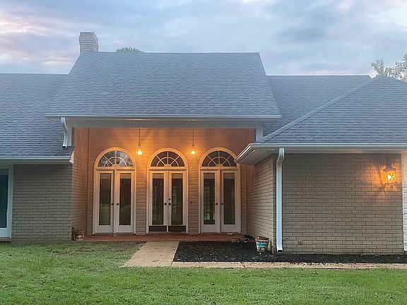 2nd image of 308 Dogwood Est