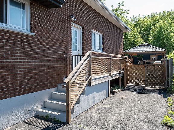3rd image of 91 Scott St